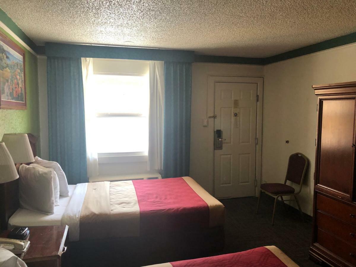 Americas Best Value Inn Denver Bagian luar foto