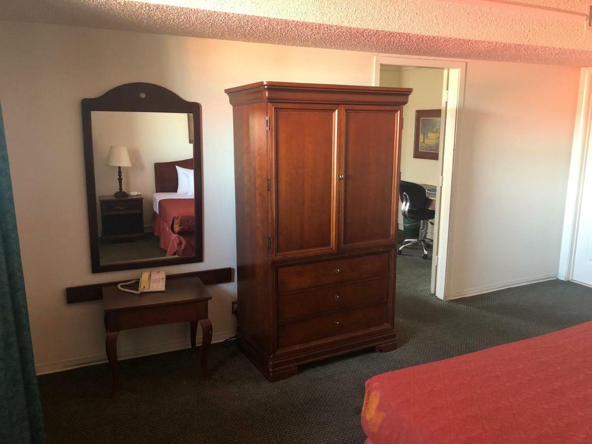 Americas Best Value Inn Denver Bagian luar foto